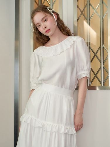 Boat Neck Ribbon Blouse_White - ILLUSTRIS ILLUSION - Modalova