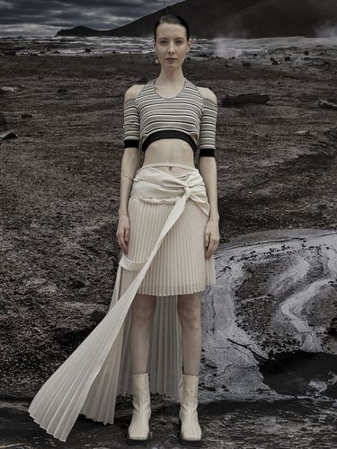 YVES Unbalance Twisted Pleated Skirt - MUSEE - Modalova