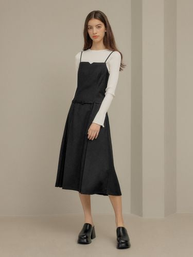 Women Pleated Belt Dress - Black - GENERAL IDEA - Modalova