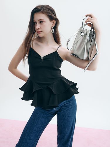 Adele Drawstring Shoulder Bag - HOZE - Modalova