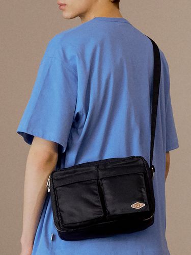 Two-Way Nylon Messenger Bag _ Black - DTHIRTYONE - Modalova