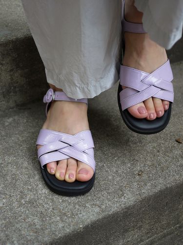 Shiny Leather Crossover Sandals_Lilac - heenn - Modalova