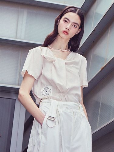 LINE] Side Shirred Point Blouse - VITALSIGN - Modalova