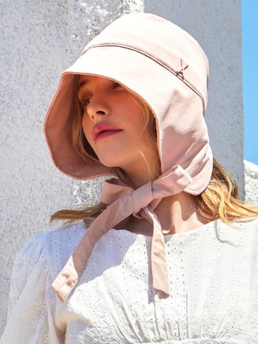 Stud Logo Strap Bonnet Hat_Pink - VARZAR - Modalova