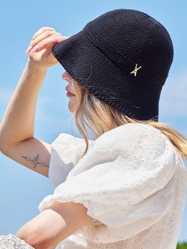 Stud Logo Summer Knit Bucket Hat_Black - VARZAR - Modalova