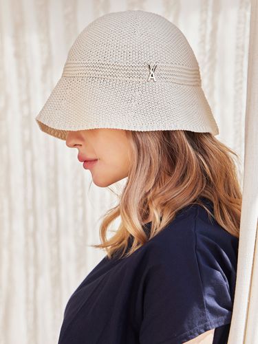 Stud Logo Summer Knit Bucket Hat - VARZAR - Modalova