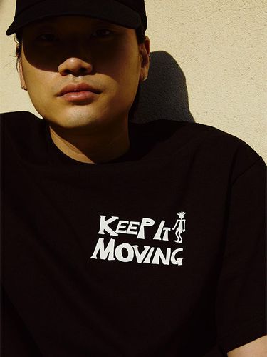 Keep It Moving T- Shirt _ Black - PISCATOR - Modalova