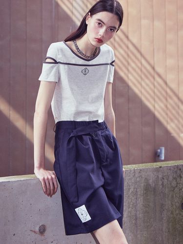 LINE] Asymmetric Strap Bermuda Pants - VITALSIGN - Modalova