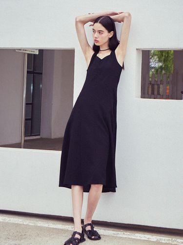 LINE] Line Point Strap Dress_Black - VITALSIGN - Modalova