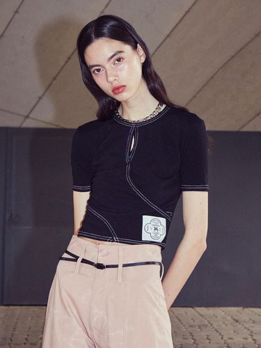 LINE] Slit Stitch Crop T-shirt - VITALSIGN - Modalova