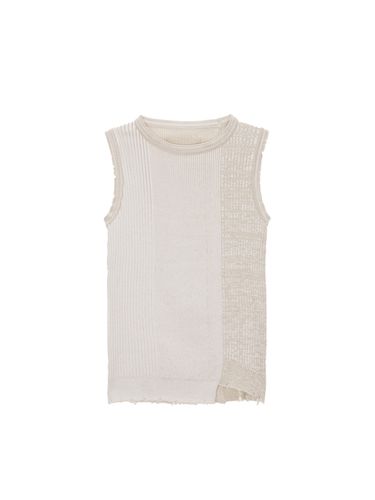 Damage Sleeveless Sweater Top_Beige - Matin Kim - Modalova