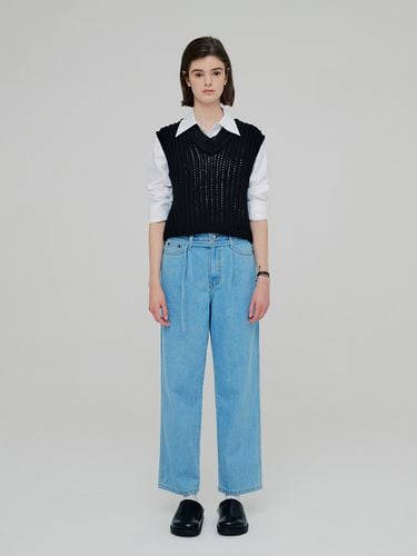 High-rise Belted Tapered Jeans - MOON J - Modalova