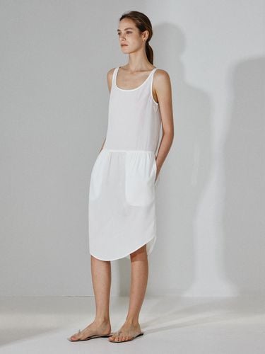 Curved Shirring Sleeveless Dress - RIDIFI - Modalova