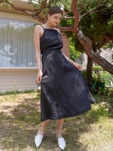 Satin Sleeveless Top and A-line Long Skirt Set - bibyseob - Modalova