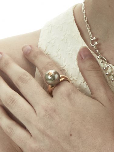 IC Pearl Ring_Gold - Invisible collage - Modalova