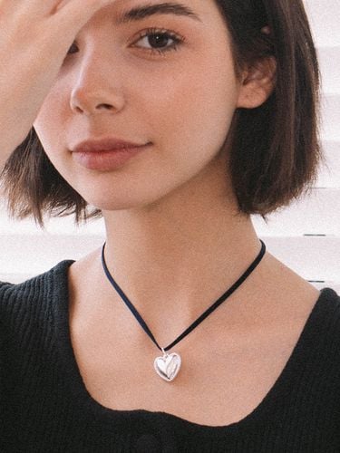 L.C.A Heart Velvet Necklace_ 2 Colors - WorthWord - Modalova