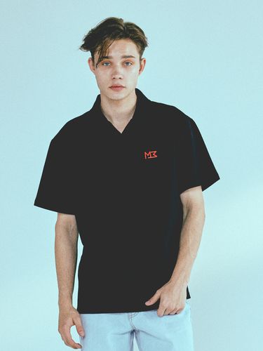 Open-Collar Logo Polo Shirt _ Black - MOMENTISM - Modalova