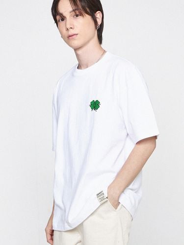 UNISEX] Drawing Clover Back Logo T-shirt_White - GRAVER - Modalova