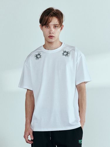 Shoulder Block Logo T-Shirt _ White - MOMENTISM - Modalova