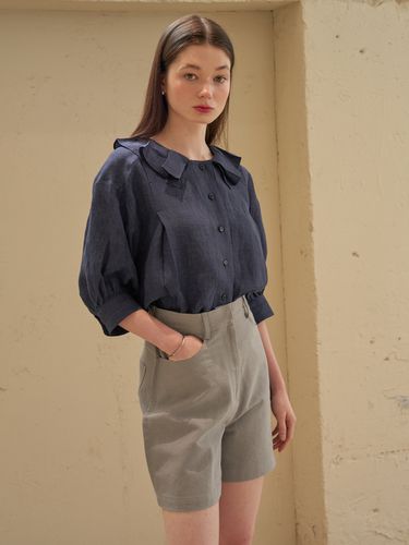 Collar Pleated Linen Blouse_Navy - lecelona - Modalova