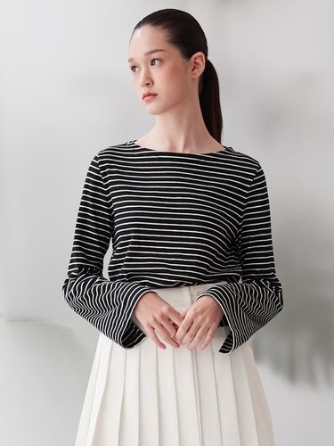 Essential Stripe T-Shirt _Black - kuho plus - Modalova