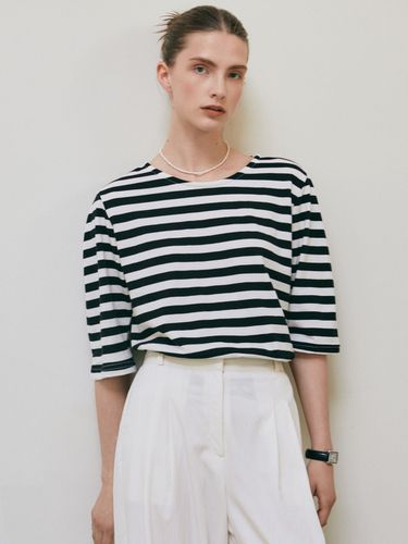 Stripe Round Neck T-shirt_Black - YAN13 - Modalova