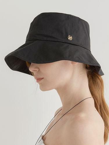 Over Flap Cotton Bucket Hat_Black - halden - Modalova