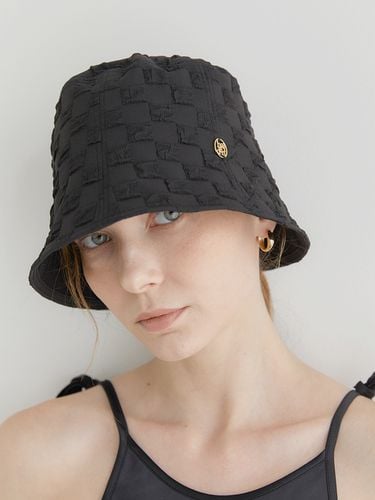 Square Embo Bucket Hat_Black - halden - Modalova