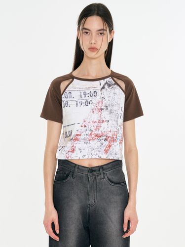 Graphic Cutout Cropped T-shirt - BAUF - Modalova