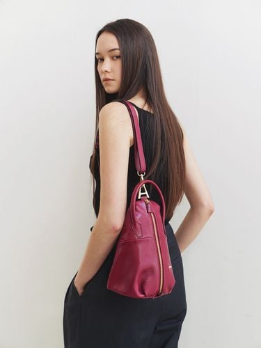 A Sling Bag Bomi Beet Red - AMAG STUDIO - Modalova