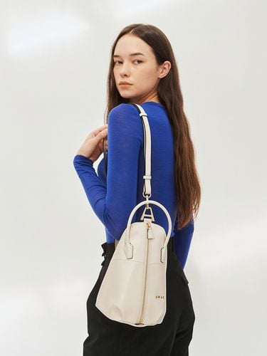 A Sling Bag Bomi Cream - AMAG STUDIO - Modalova