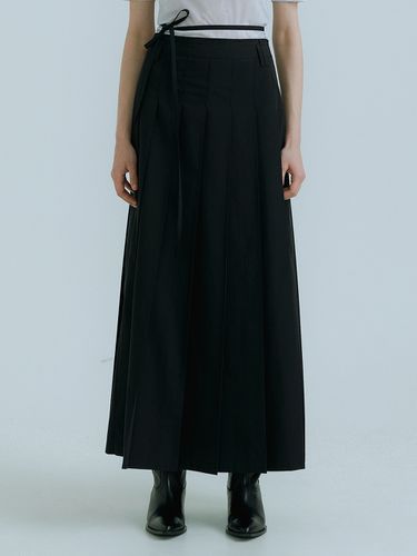 Double Belt Loops Pleats Skirt _Black - OEF - Modalova