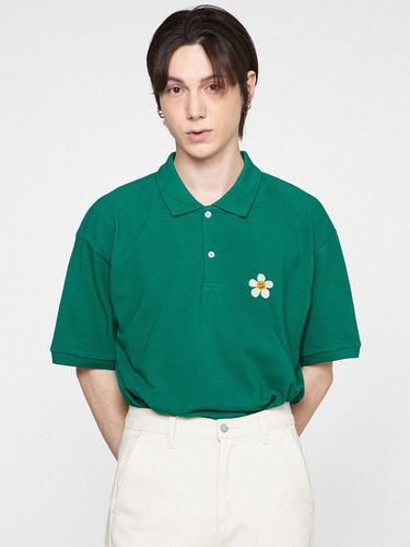 Unisex] Flower Embroidery Polo Shirt _ - GRAVER - Modalova