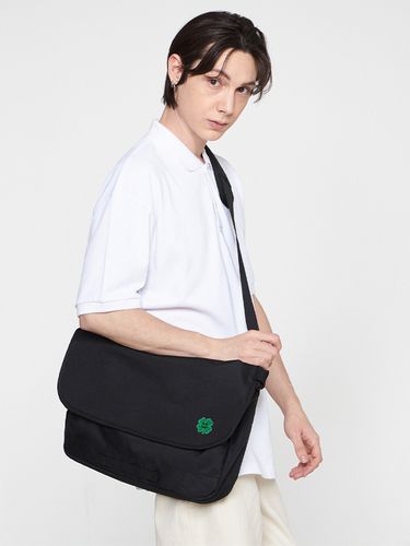 Clover Smile Embroidery Cross Messenger Bag _Black - GRAVER - Modalova