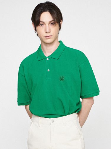 Clover Smile Embroidery Polo Shirt _ White - GRAVER - Modalova