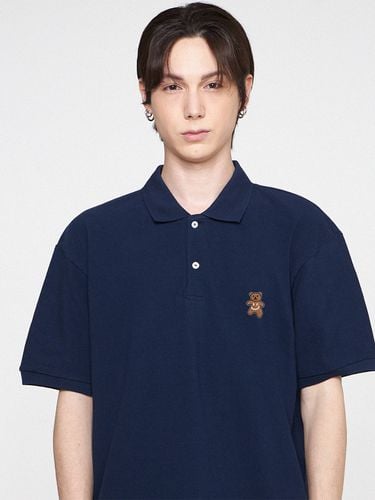 Unisex] Bear Embroidery Polo Shirt _ - GRAVER - Modalova