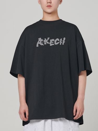 Overfit Embo Half T-shirt_Black - AKECII - Modalova