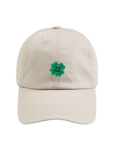 Clover Smile Embroidery Ball Cap_Beige - GRAVER - Modalova