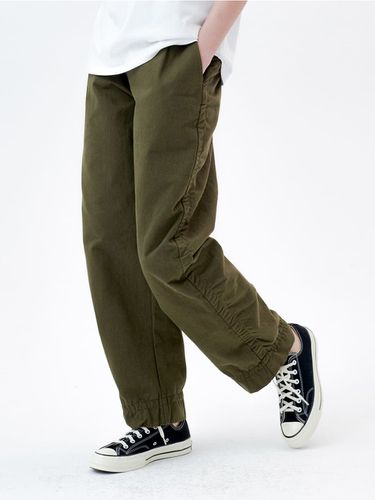 Side Wrinkle Pants_Khaki - LeftSeoul - Modalova