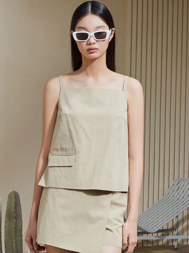 Back Strap Sleeveless Top_Beige - kuho plus - Modalova