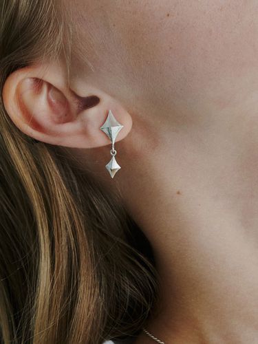 Luminous Dangle Silver Earring - Chambriller - Modalova