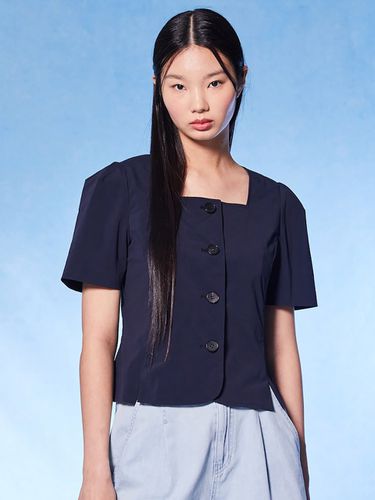 Signature Square Neck Open Blouse_Navy - kuho plus - Modalova