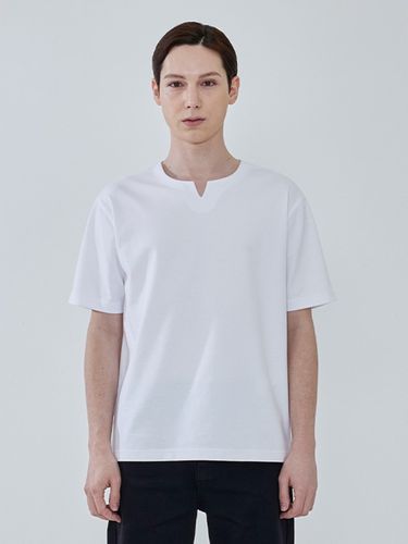 Basic Henley Neck T-Shirt _ White - ADHOC - Modalova