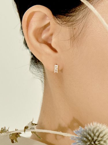 Square CZ Curved Stud Earrings #Cap07 - LUNNE - Modalova