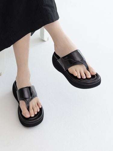 Mare Flip Flops_Black - cahaya - Modalova