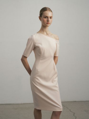 Gemma One-off Dress - Lucirzu - Modalova