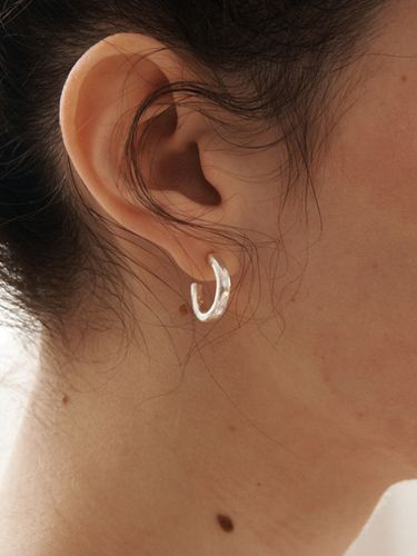 Van I Earring 001 - MONDAM - Modalova