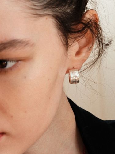 Van I Earring 002 - MONDAM - Modalova