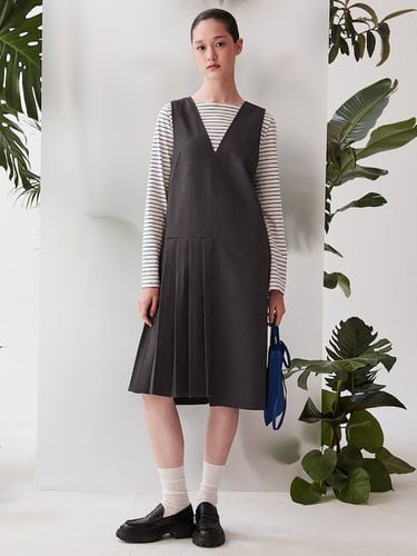 Pleats Detail Sleeveless Dress _Grey - kuho plus - Modalova