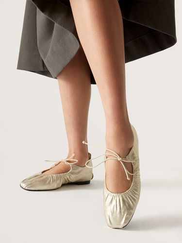 Bow Shirring Flats_ Gold - Reike Nen - Modalova